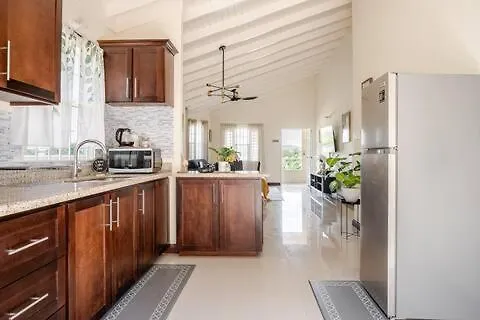 Willa Bellarose At Colbeck ,Gated With Pool, Stylishly Modern Old Harbour 0*,