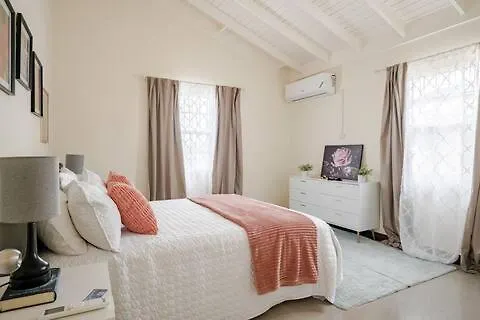 Dom wakacyjny Willa Bellarose At Colbeck ,Gated With Pool, Stylishly Modern Old Harbour Jamajka