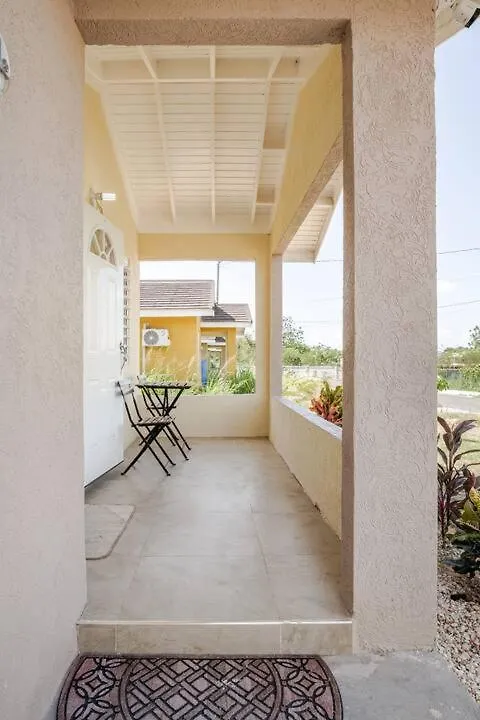 Willa Bellarose At Colbeck ,Gated With Pool, Stylishly Modern Old Harbour 0*,  Jamajka